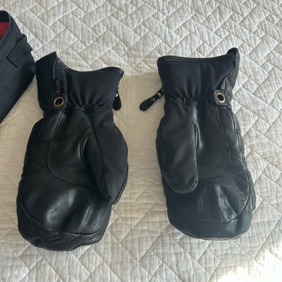 HESTRA Ladies Mittens, Size 8, no power, heaters are removed - Picture 2 of 5